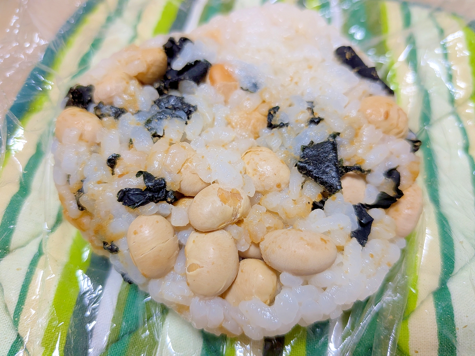 ぬか漬けの素でヘルシー✿大豆＆ワカメおにぎり