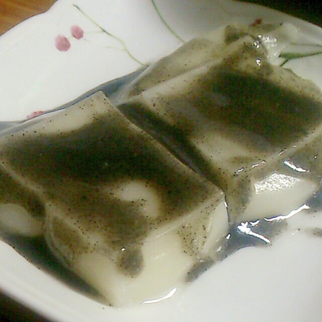 残りの切り餅消費おやつ！黒ねり胡麻で簡単胡麻餅！