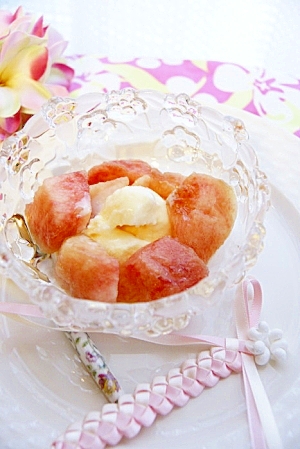 桃が旬の季節におすすめ　☆　桃入りアイス