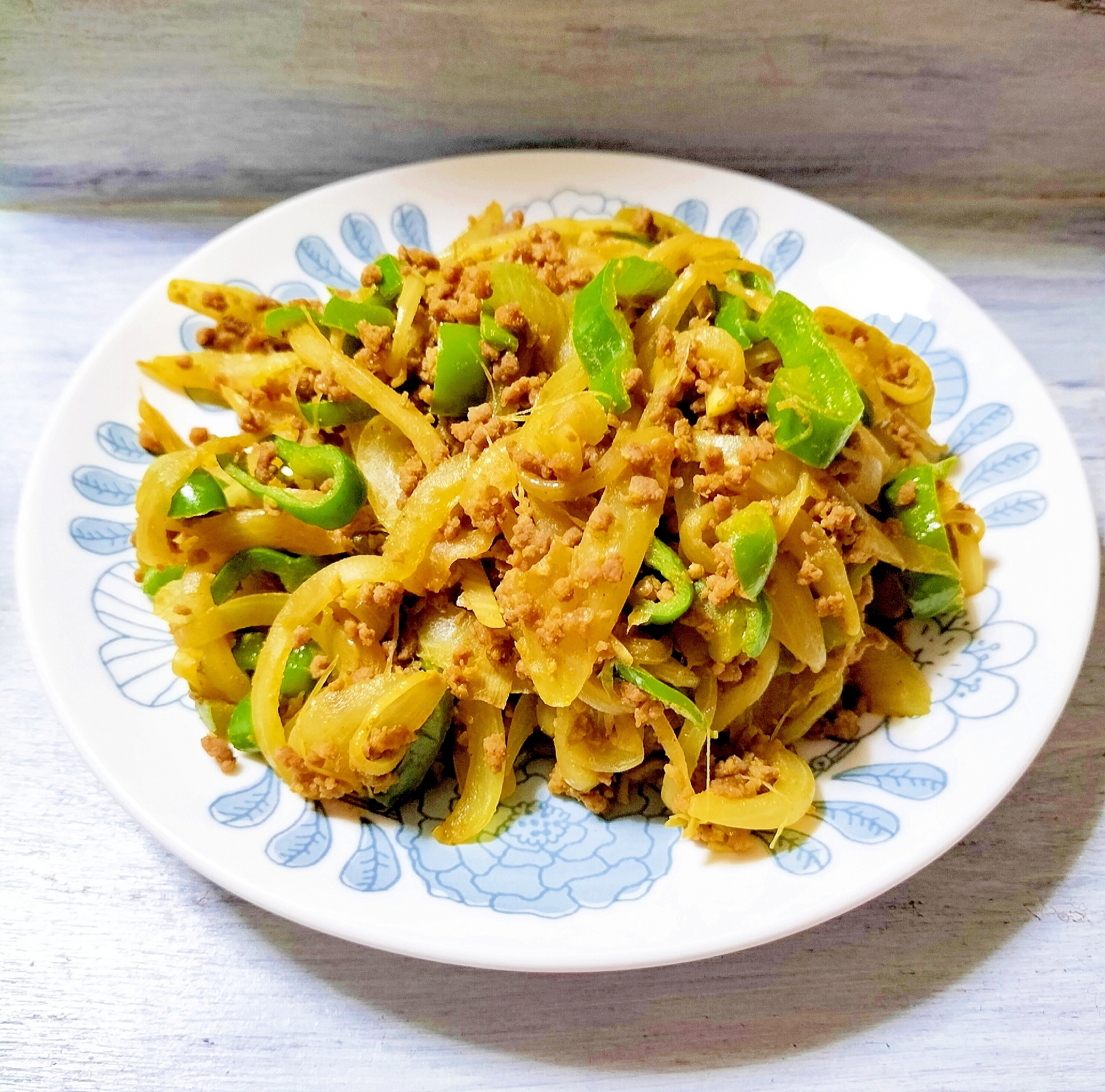 スパイシー✨玉ねぎとピーマンと牛肉のカレー炒め