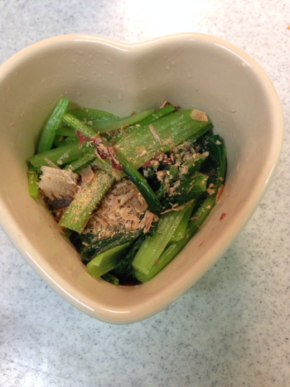 こんばんは☆
久々に小松菜を仕入れたので、副菜に作りました。梅と鰹の風味が美味しかったですU^ェ^U