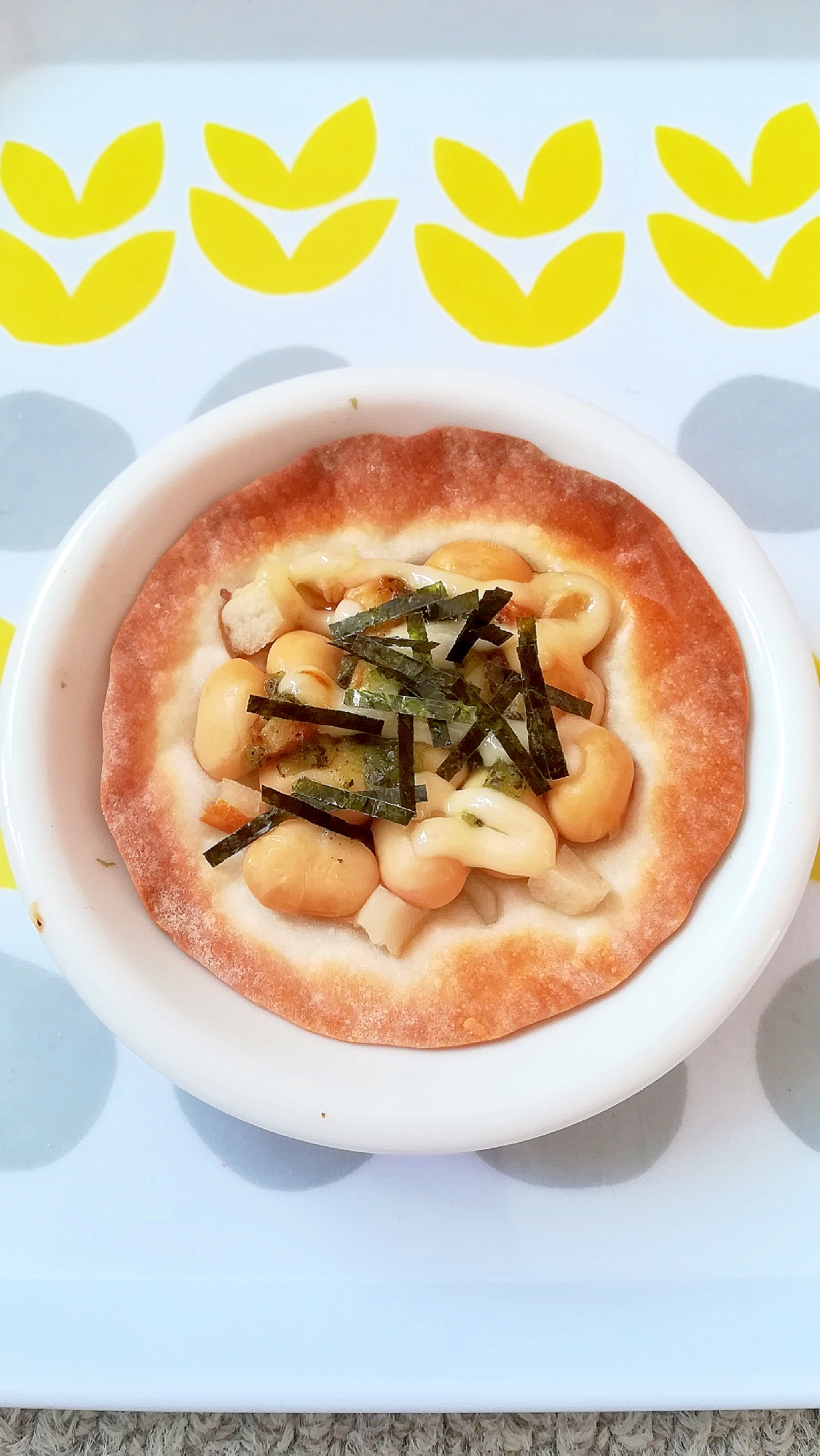 大豆とかまぼこと青じそマヨネーズの餃子の皮焼き