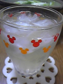 勘違いして氷を入れてしまった(>_<)
お家でカクテル作って飲めるのっていいよね♪　ごちさま（＾ｖ＾）