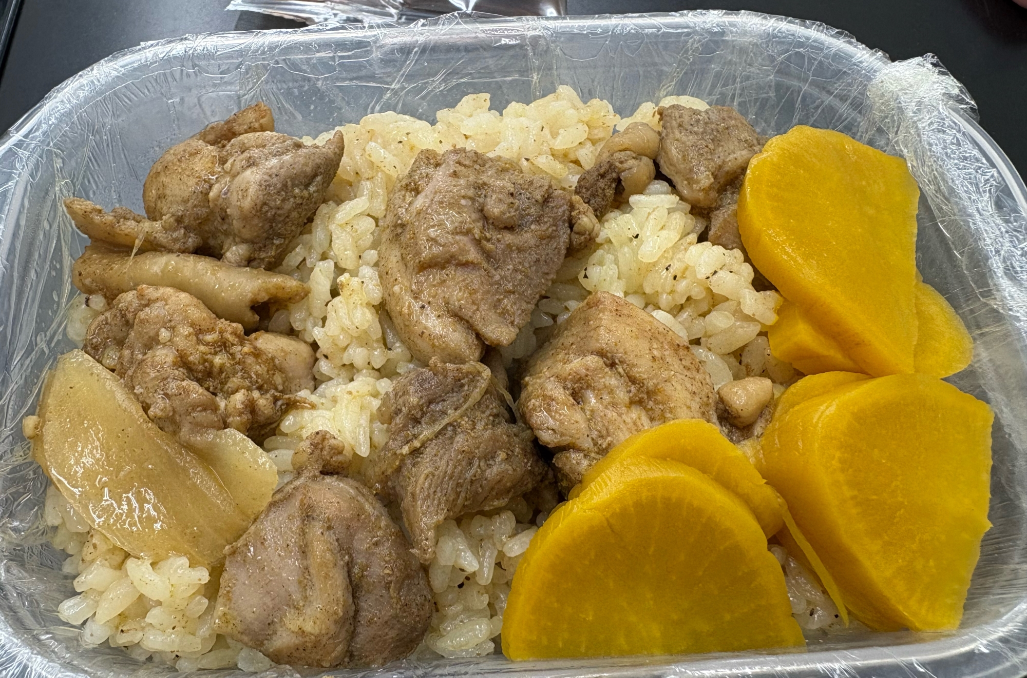 カレー風味の鶏もも肉チャーハン