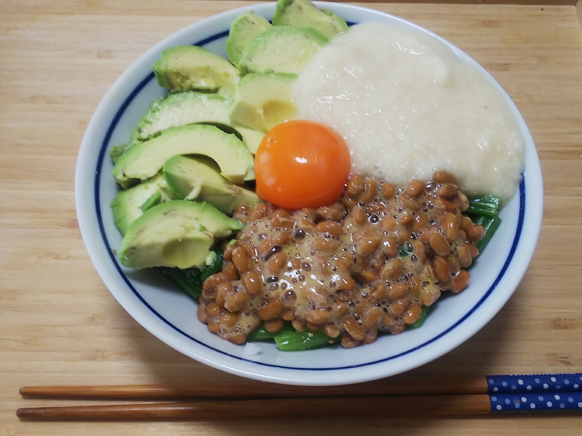 ネバネバヘルシー！アボカド納豆とろろ丼