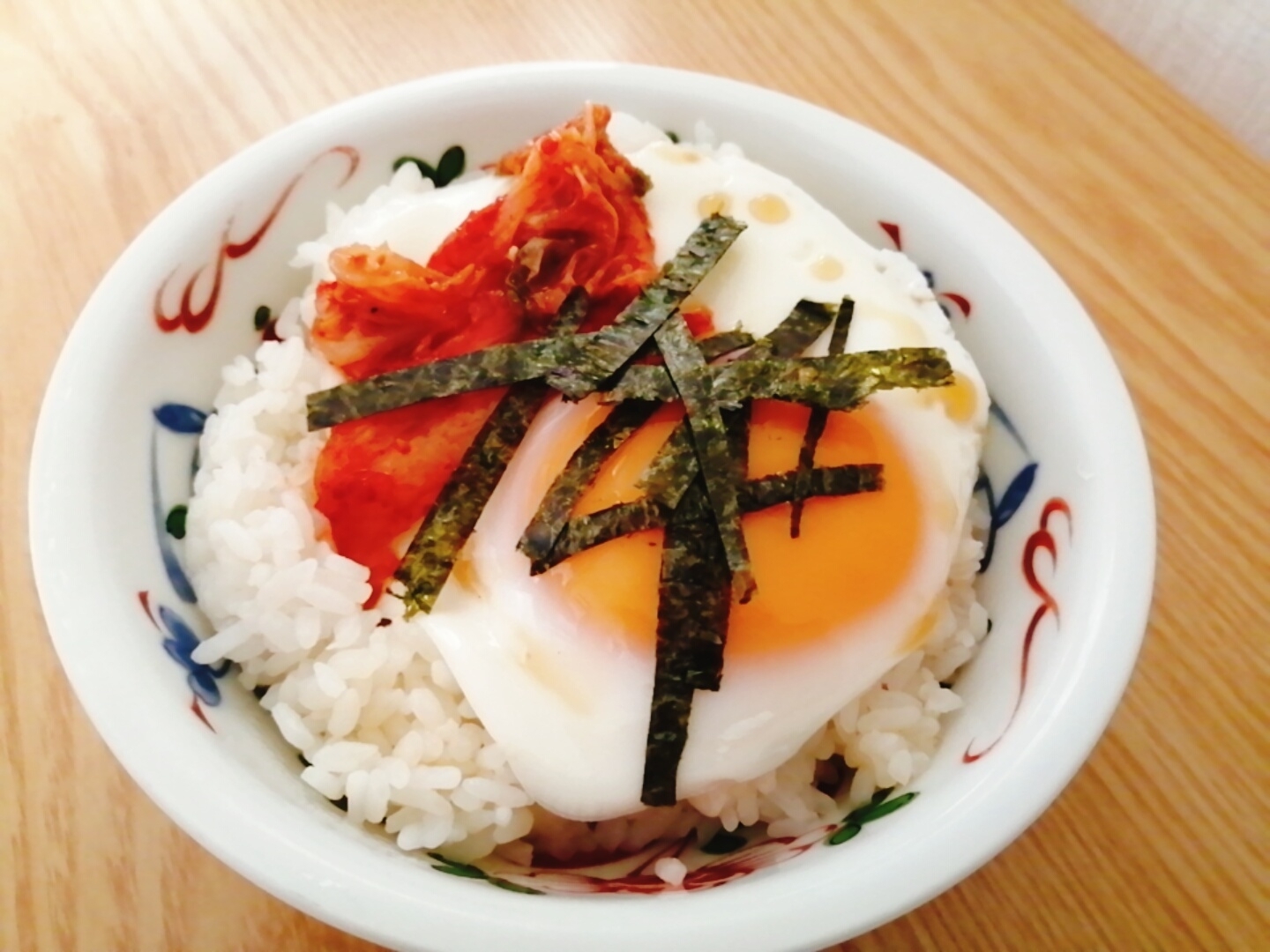 キムチと目玉焼きのご飯