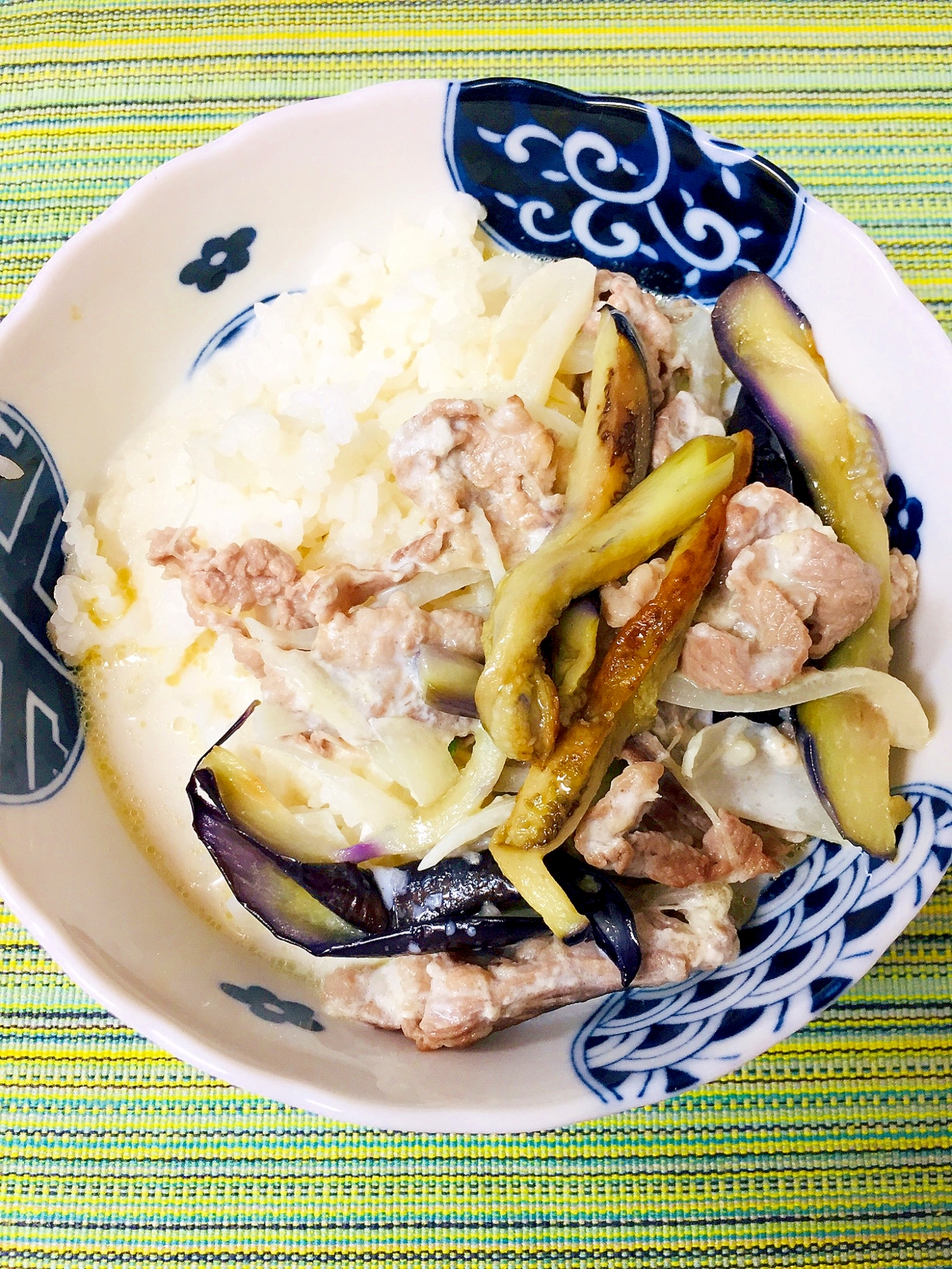 茄子と玉ねぎと牛肉のホワイトビーフストロガノフ♪