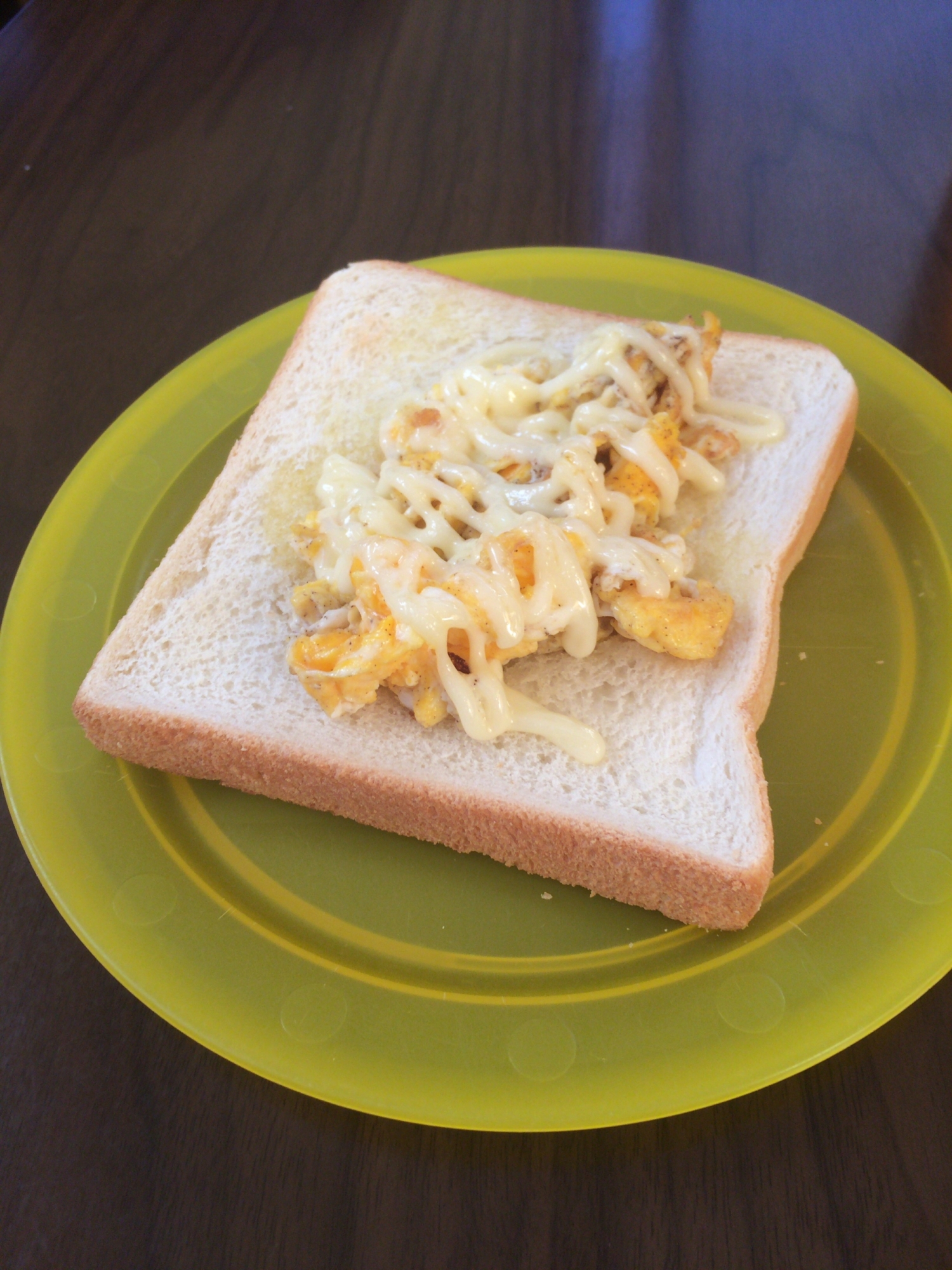 粉チーズ風味のたまごパン