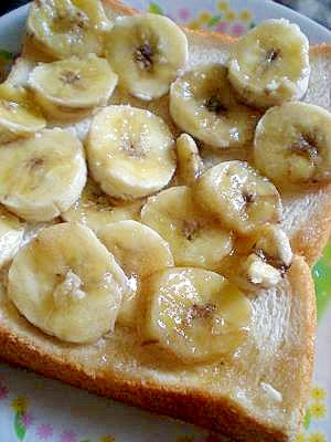 朝食におやつに☆トーストのバナナとシナモンのせ
