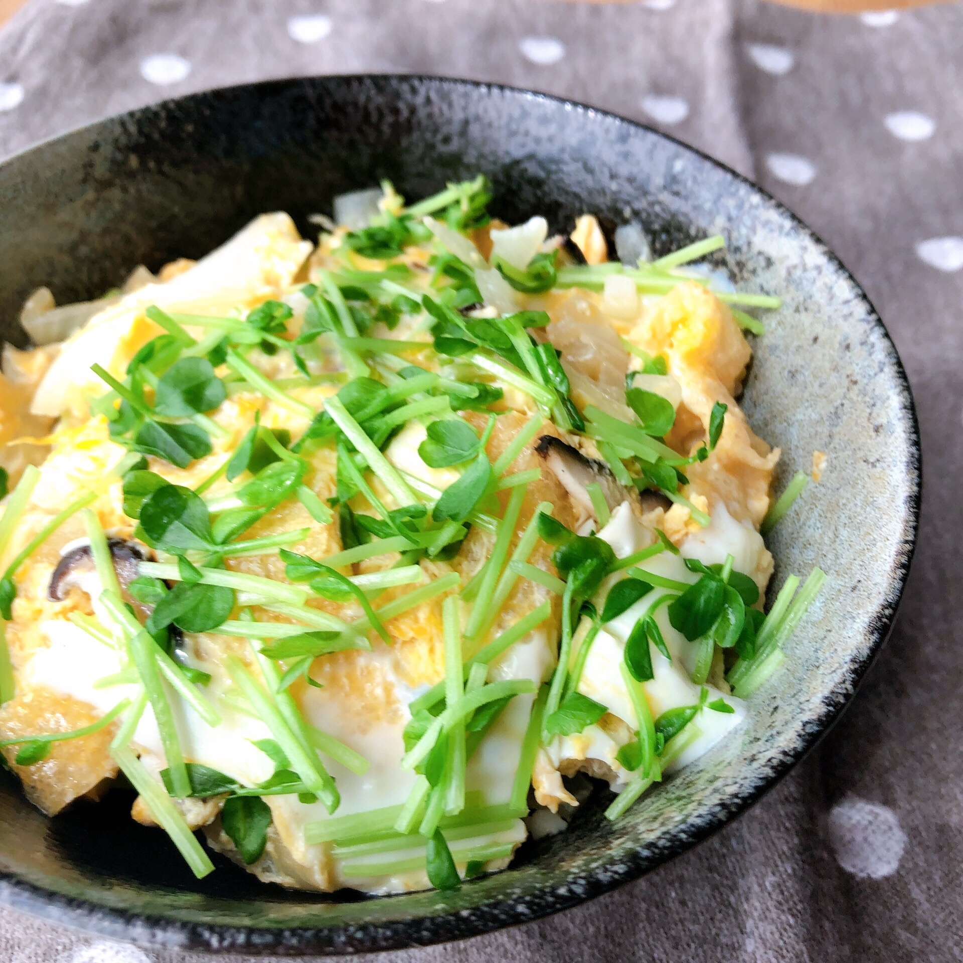 ＼食いしん坊の簡単!!!油揚げ入りのたまご丼♡