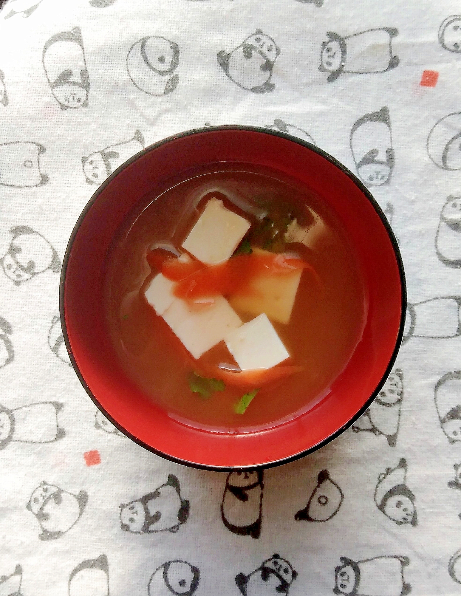 豆腐・人参・大根の葉の味噌汁
