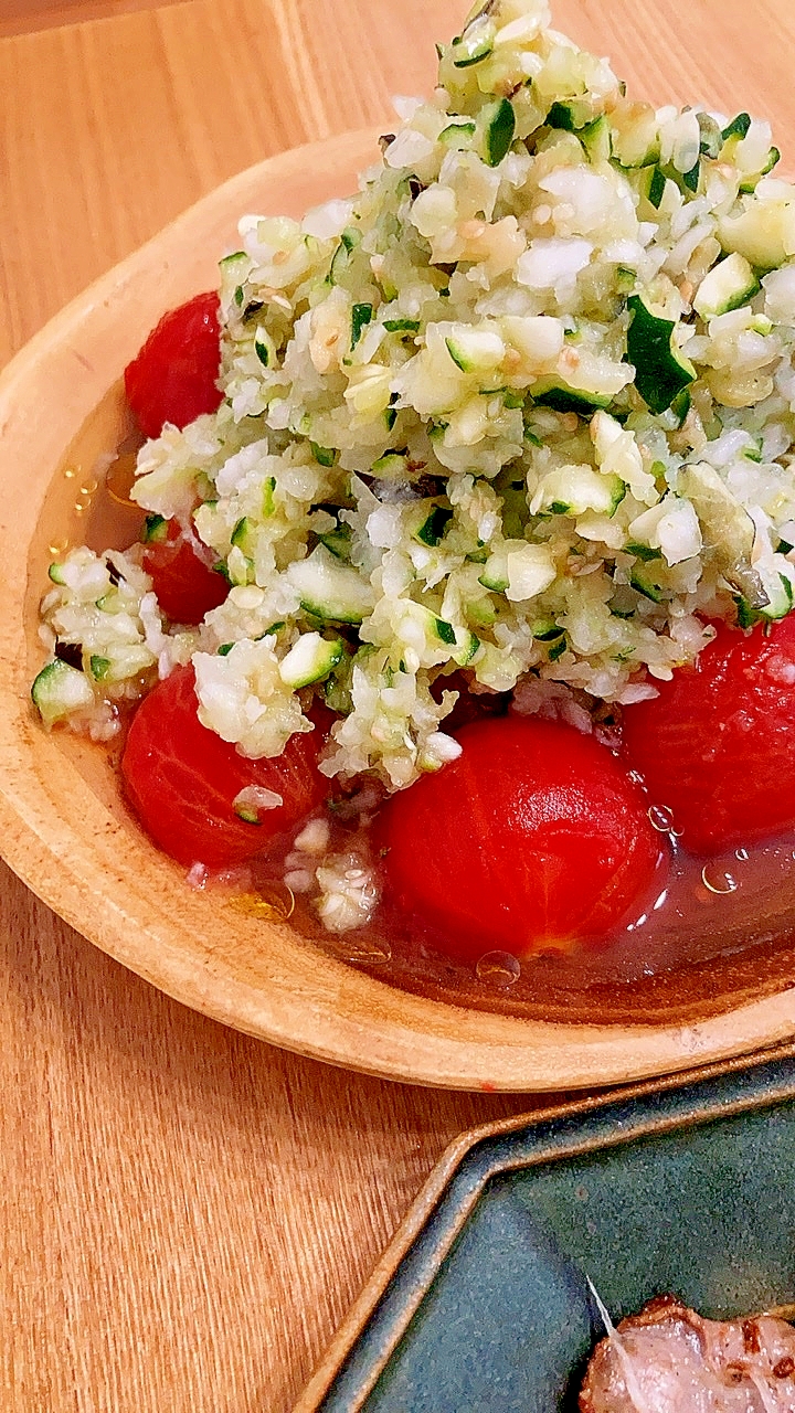 野菜たっぷり！トマトの鬼おろしサラダ