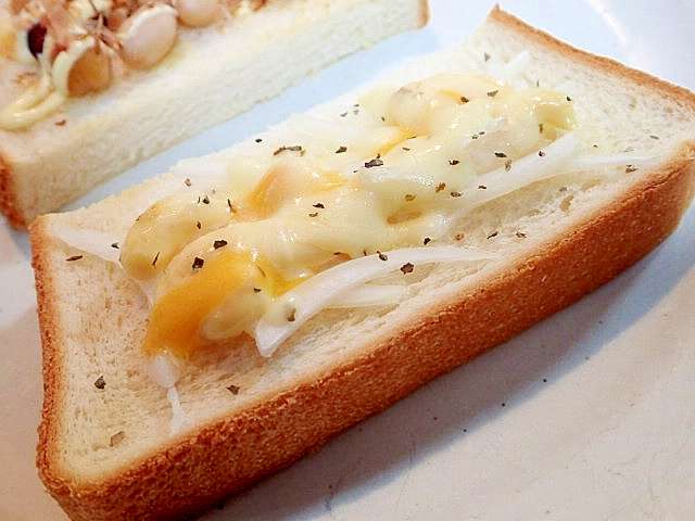 玉ねぎとチーズのトースト