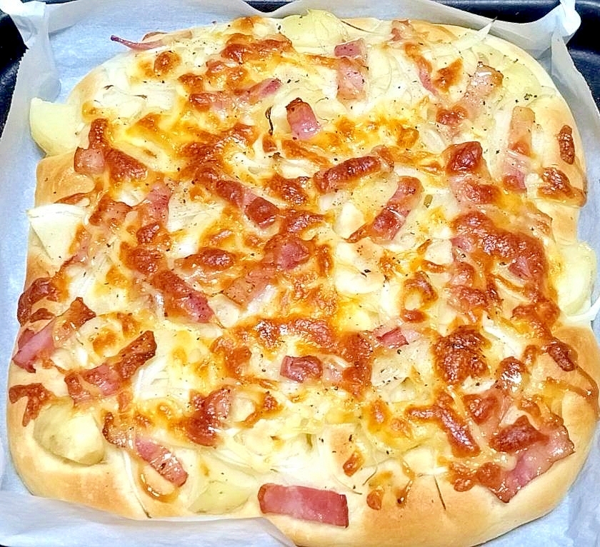 じゃがいもとベーコン＆チーズのフォカッチャ
