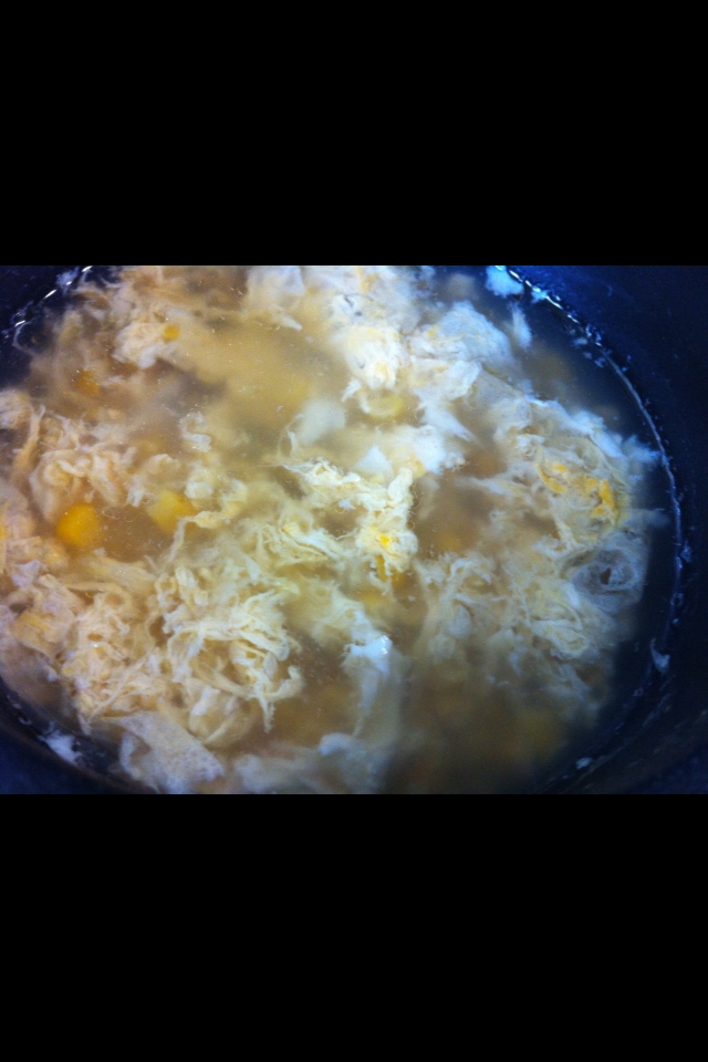 卵とコーンのお手軽コンソメスープ
