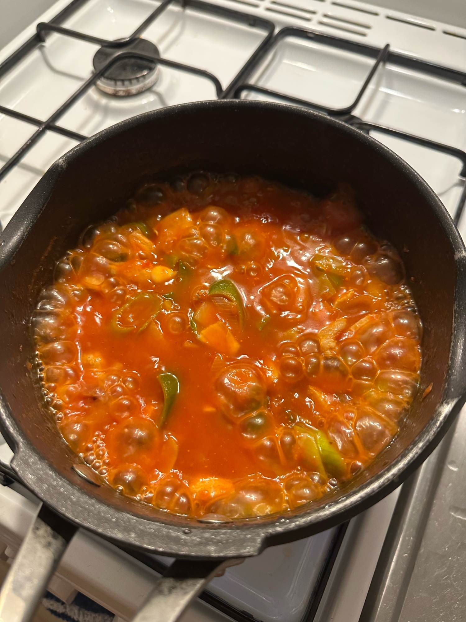 トマト缶で甘い♡チキンとお野菜の煮込み
