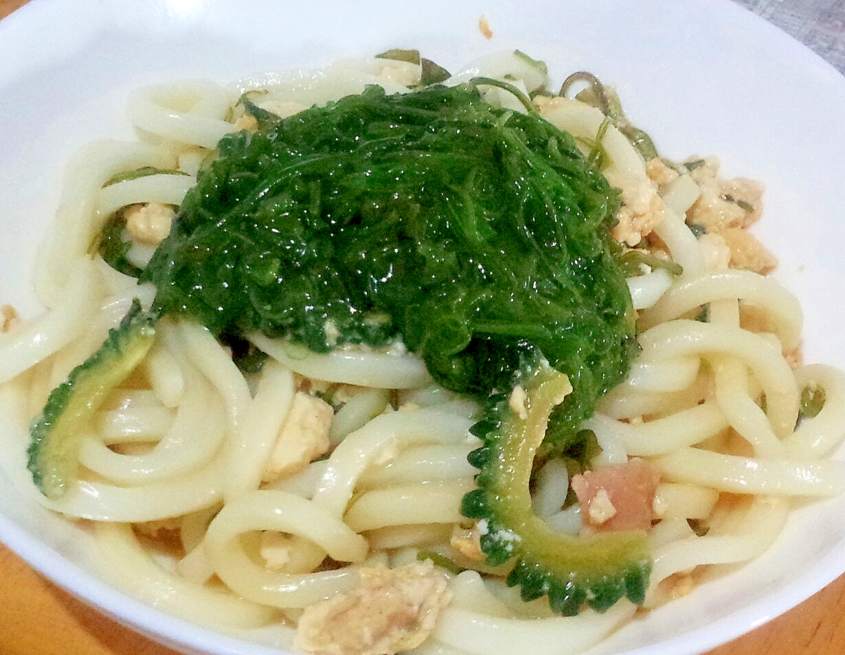 残り物アレンジ！　めかぶかけゴーヤチャンプルうどん