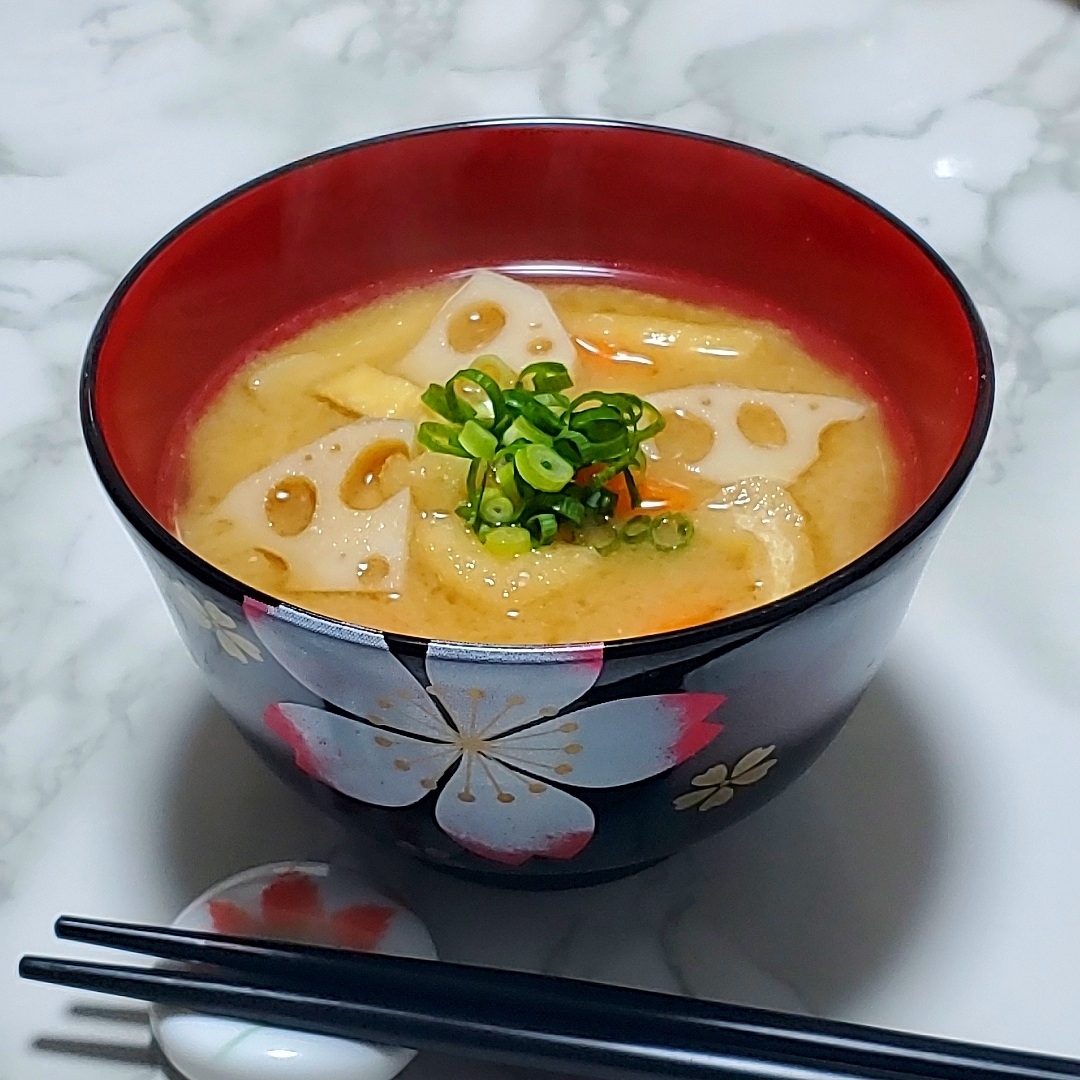 蓮根と油揚げの味噌汁