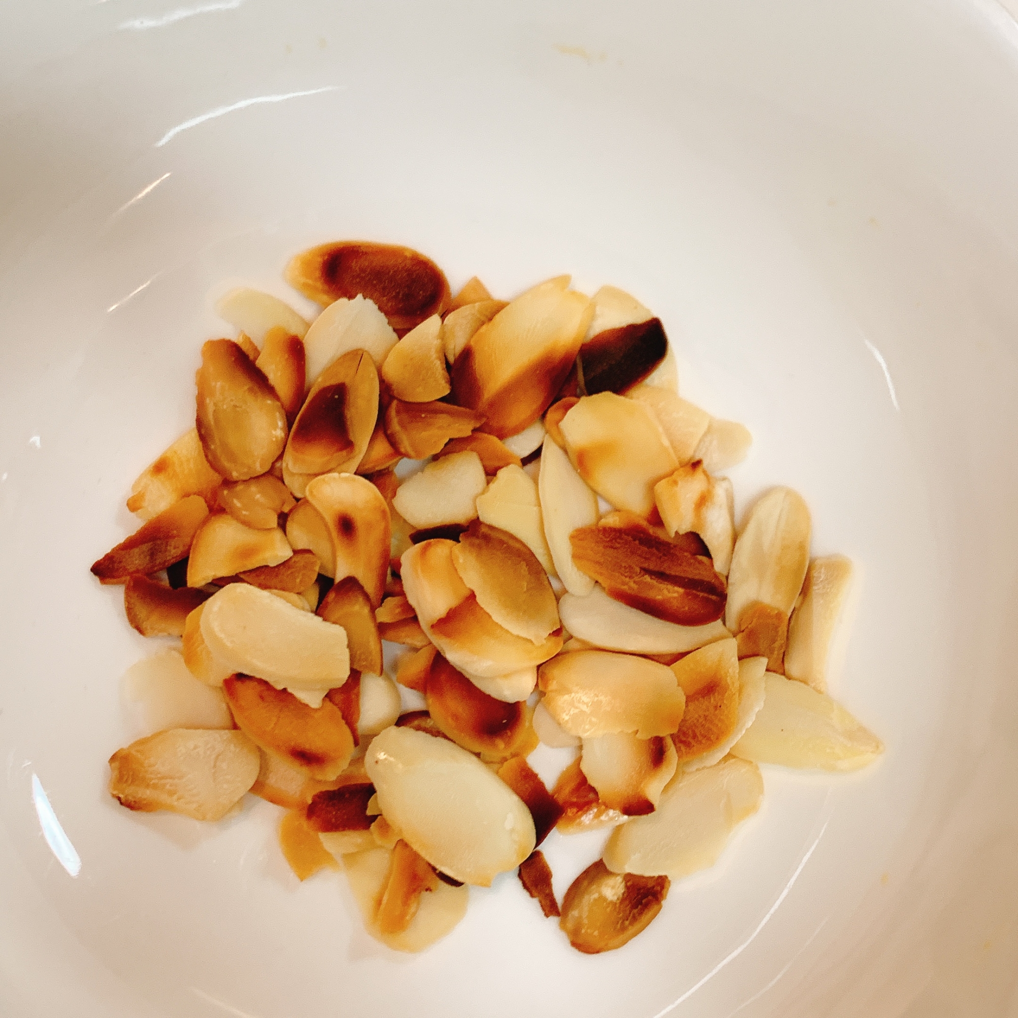 薄切りアーモンドのロースト(サラダのトッピング用)