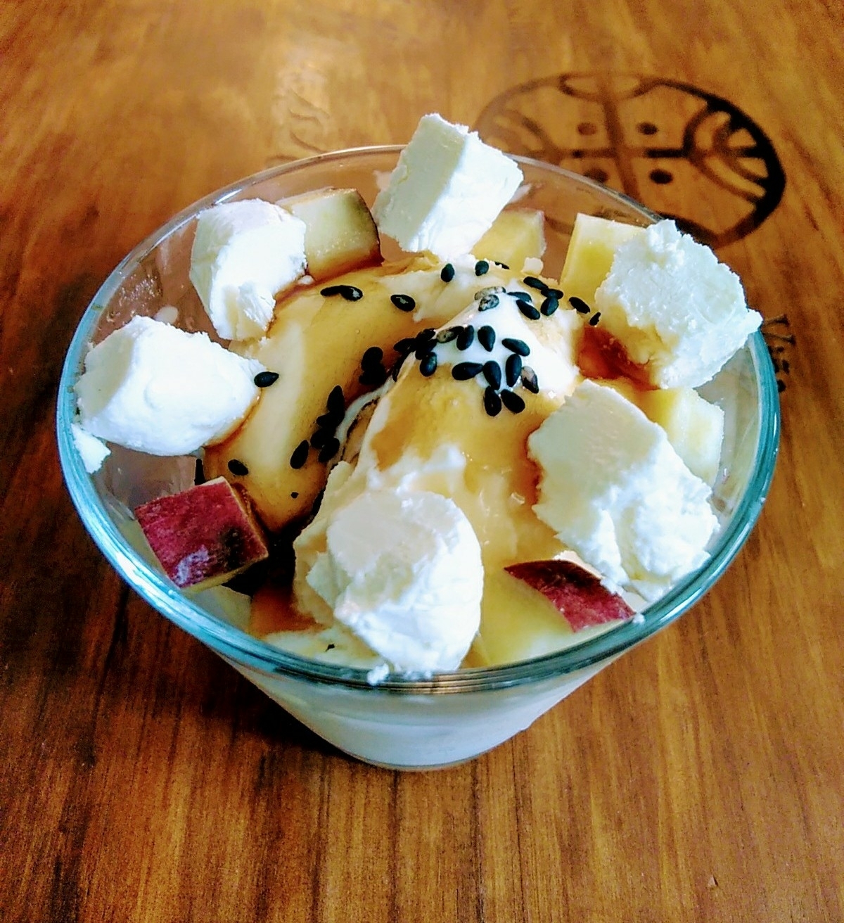 さつまいもとクリームチーズの黒蜜パフェ