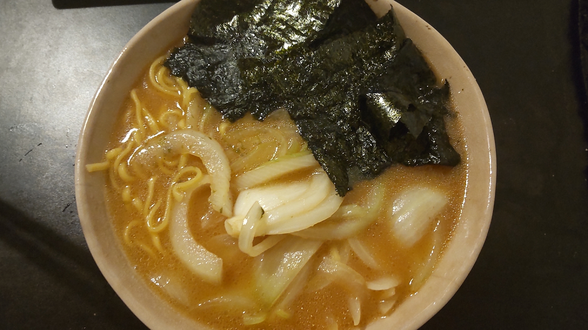 玉ねぎ豚骨醤油ラーメン