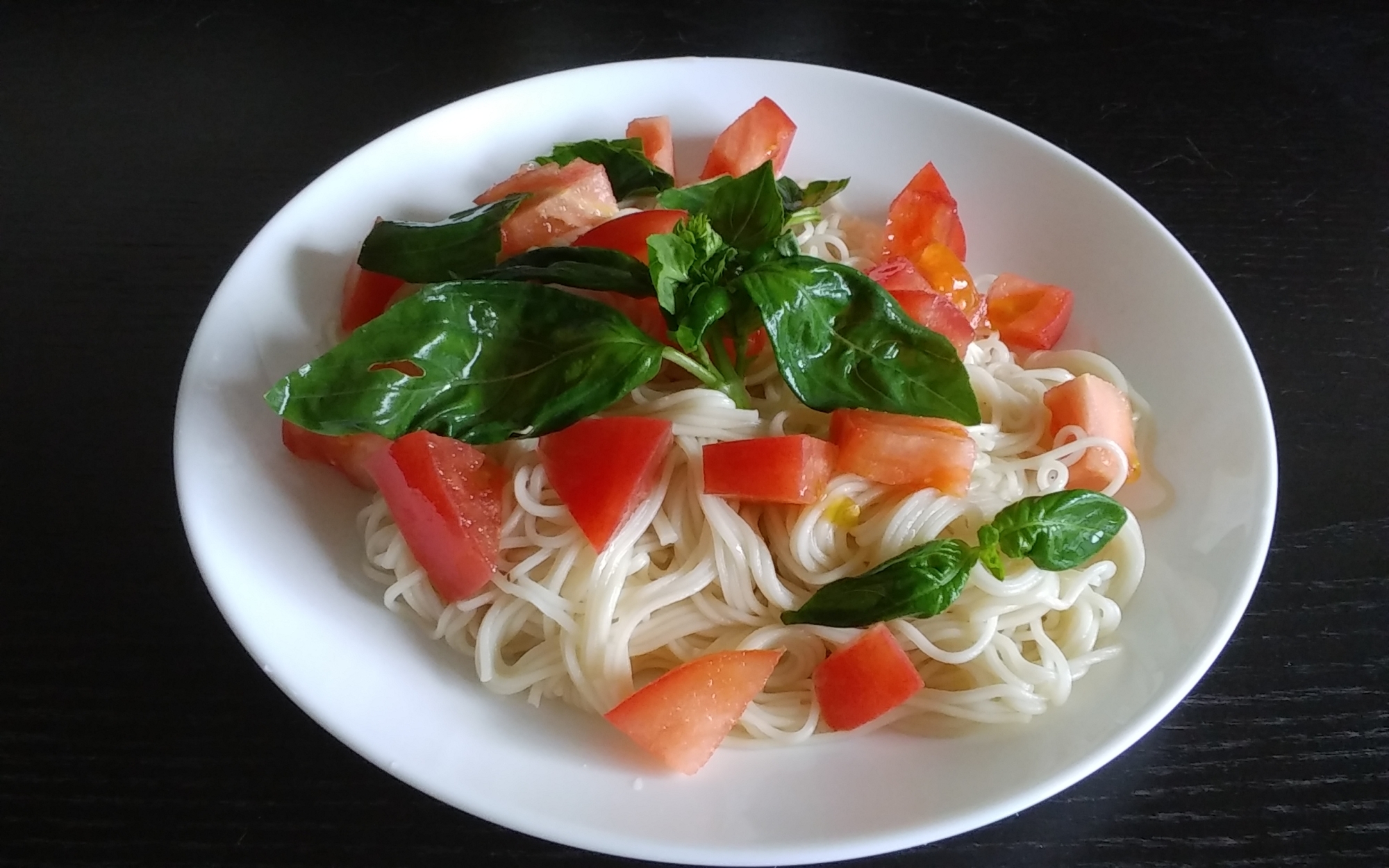 トマトとバジルのそうめん　トリュフの香りを纏って♪