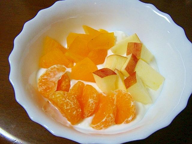 柿＆蜜柑＆林檎で冬眠に備えるヨーグルト(￣。￣*)