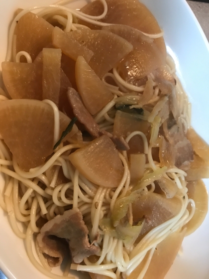 大根を大量に入れた味噌汁にそうめん入れて作ってみました。お昼に美味しく頂きました。