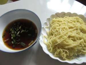 中華めんでざるラーメン