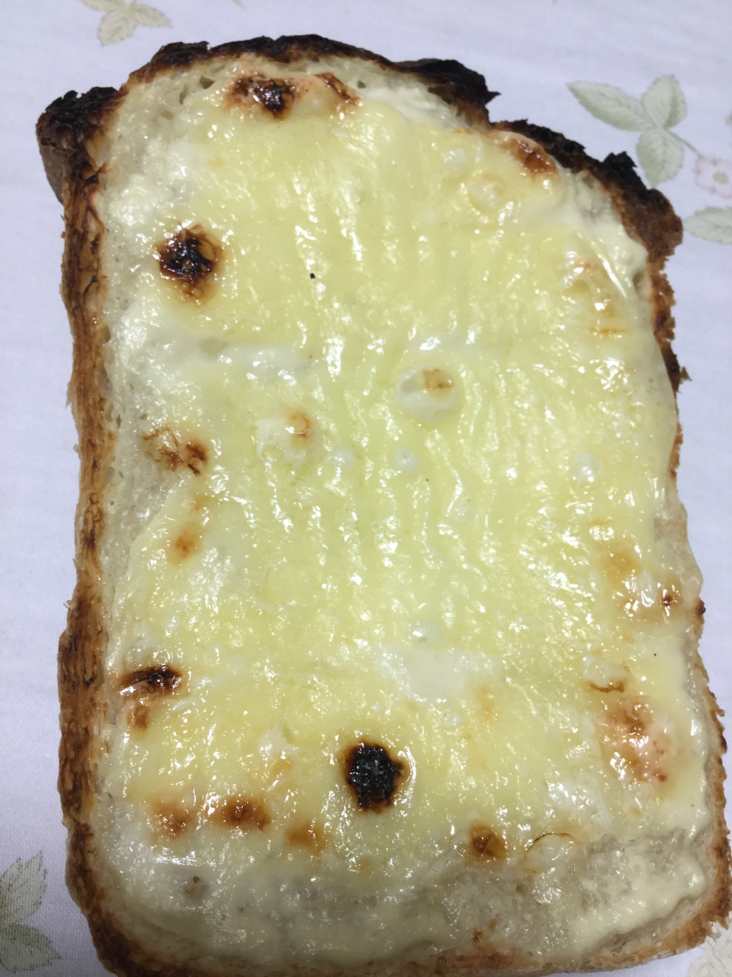 豆乳ヨーグルトとチーズでトースト