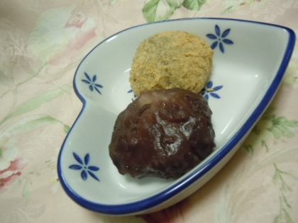 木製めん棒使ってチョイ炊飯器の釜の中で
えっさほいさ～♪ついてみた～♪
お子ちゃま仕様で小さめに（メンクサだけど）可愛く美味しく出来ました＾＾
毎回感謝❤❤