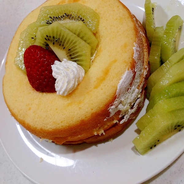 ヤマザキ菓子パンでデコ風ホイップ フルーツケーキ レシピ 作り方 By Hideok8 楽天レシピ ヤマザキ菓子パンでデコ風ホイップ フルーツケーキ レシピ 作り方 By Hideok8 楽天レシピ