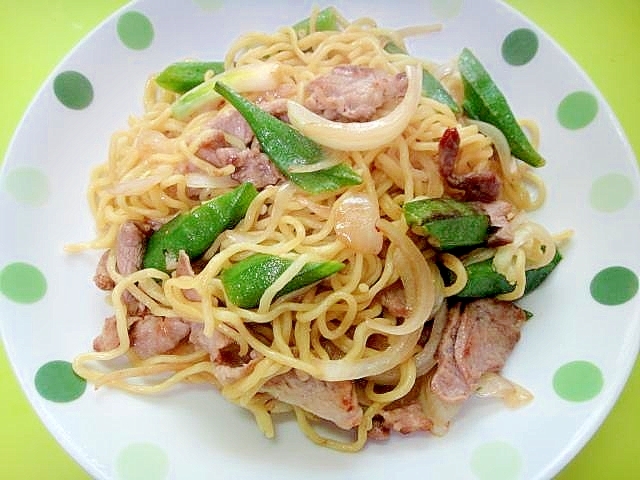 オクラと豚肉の焼きそば