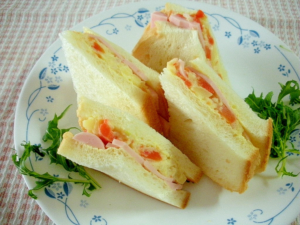 ☆ポテトサラダと魚肉ソーセージのサンドイッチ☆