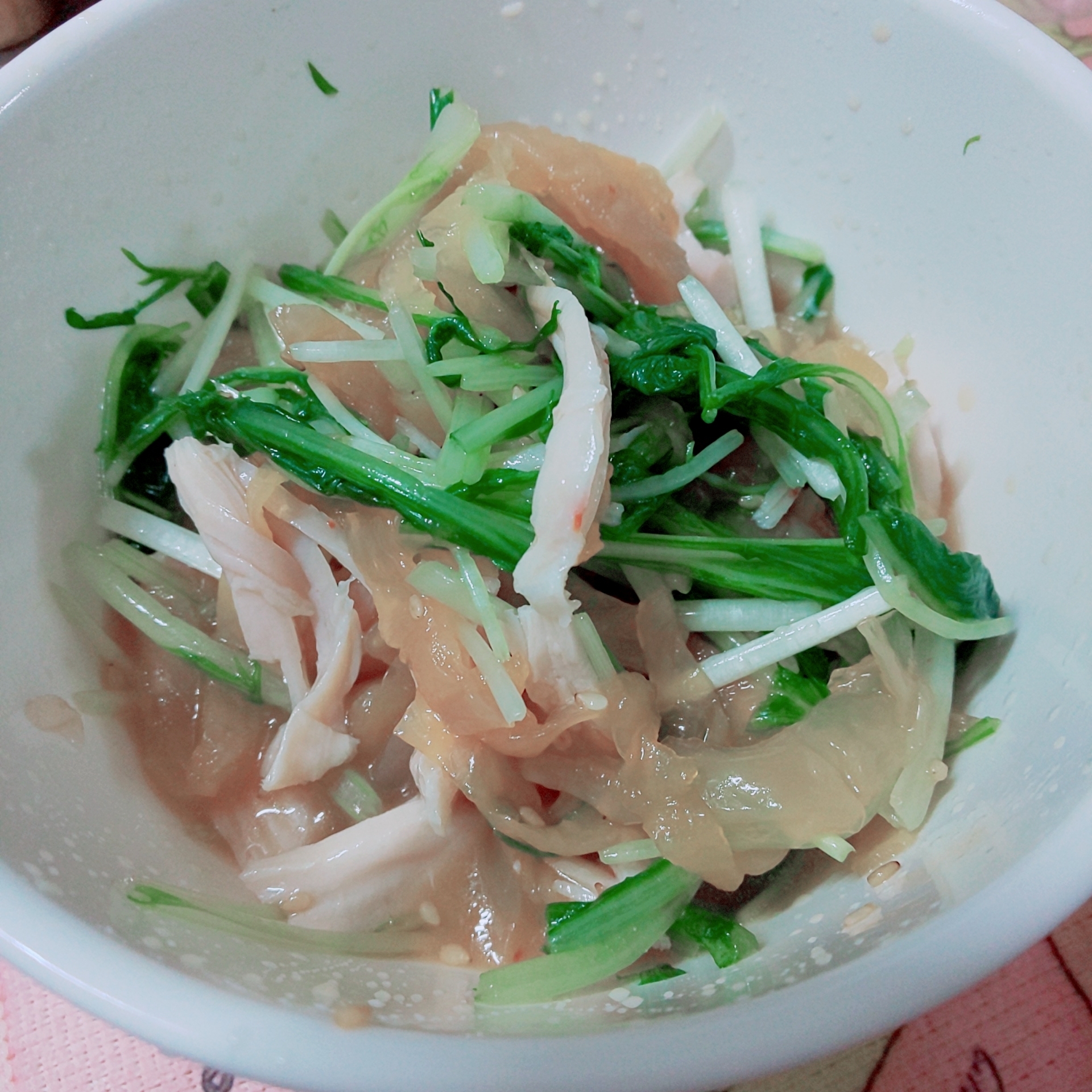 サラダチキンと水菜と中華クラゲの和え物