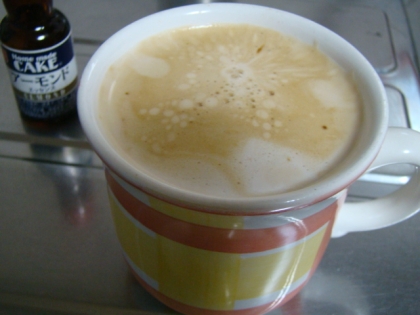 カフェラテモードで❤バリスタのラテとカフェオレって微妙に似てない？仕上がりあまり区別つかない…コレは牛乳に普通のコーヒーINしたの。こっちの方がラテっぽくない？