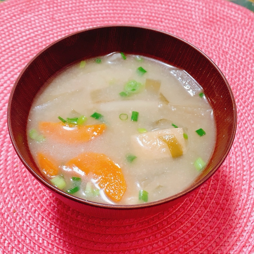 油揚げと野菜のお味噌汁✧˖°