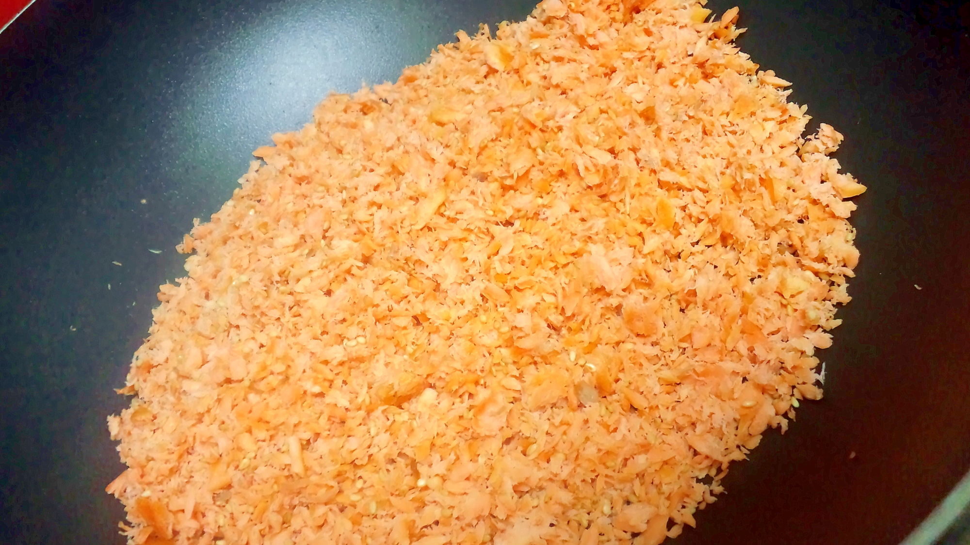 残った焼き鮭で!自家製鮭とゴマのふりかけ