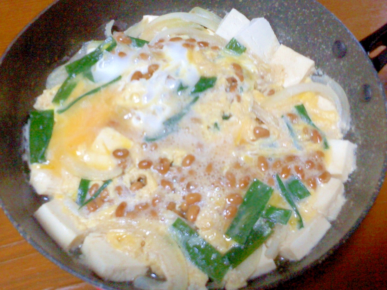 豆腐と納豆とニラの卵とじ