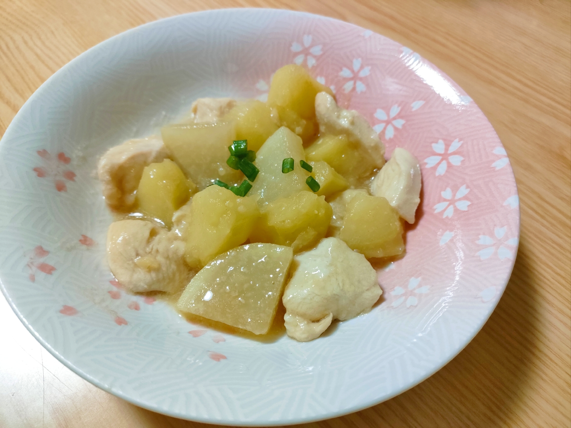 鶏肉とじゃがいもと大根の煮物