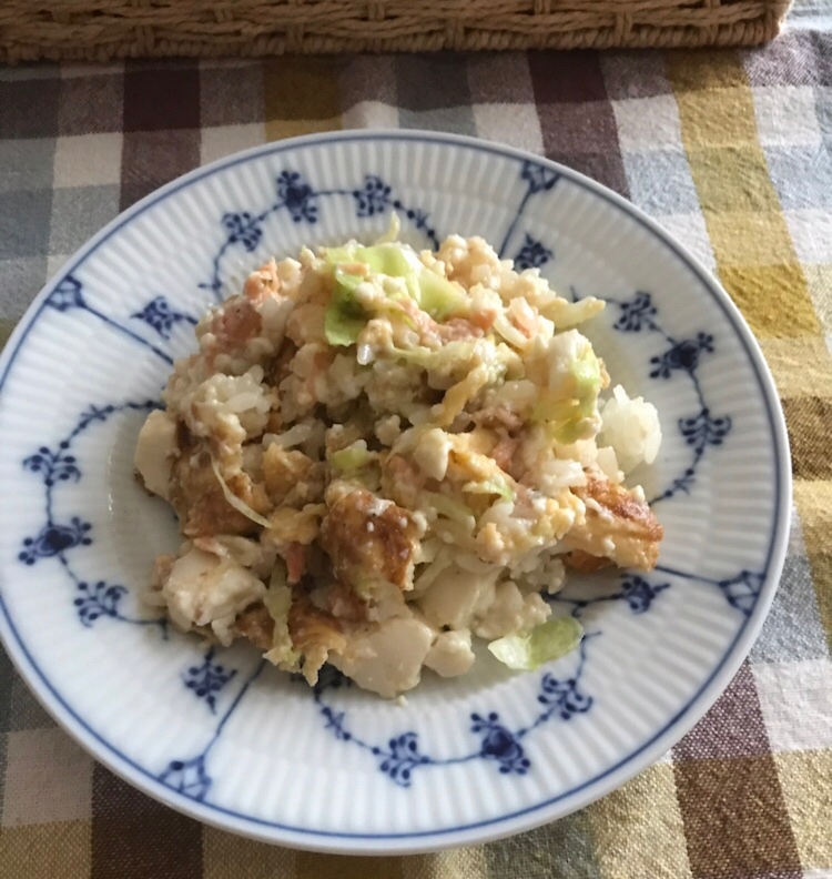 鮭フレークとキャベツの豆腐チャーハン