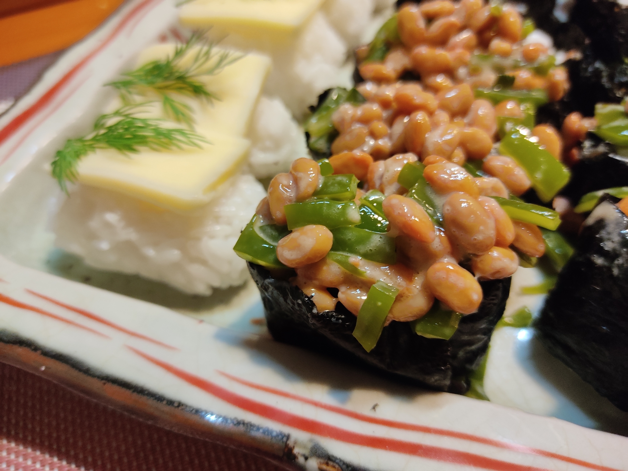 茎わかめと納豆の軍艦