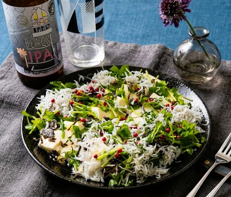 しらすと豆苗、塩昆布のご馳走豆腐サラダ