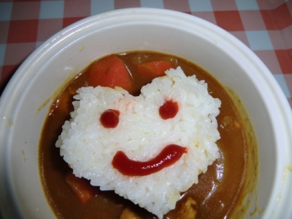 ハートマン♥にてカレーを♪
顔があるから、食べる時も心をこめてｖ（*^^*)v
ご馳走さま♪