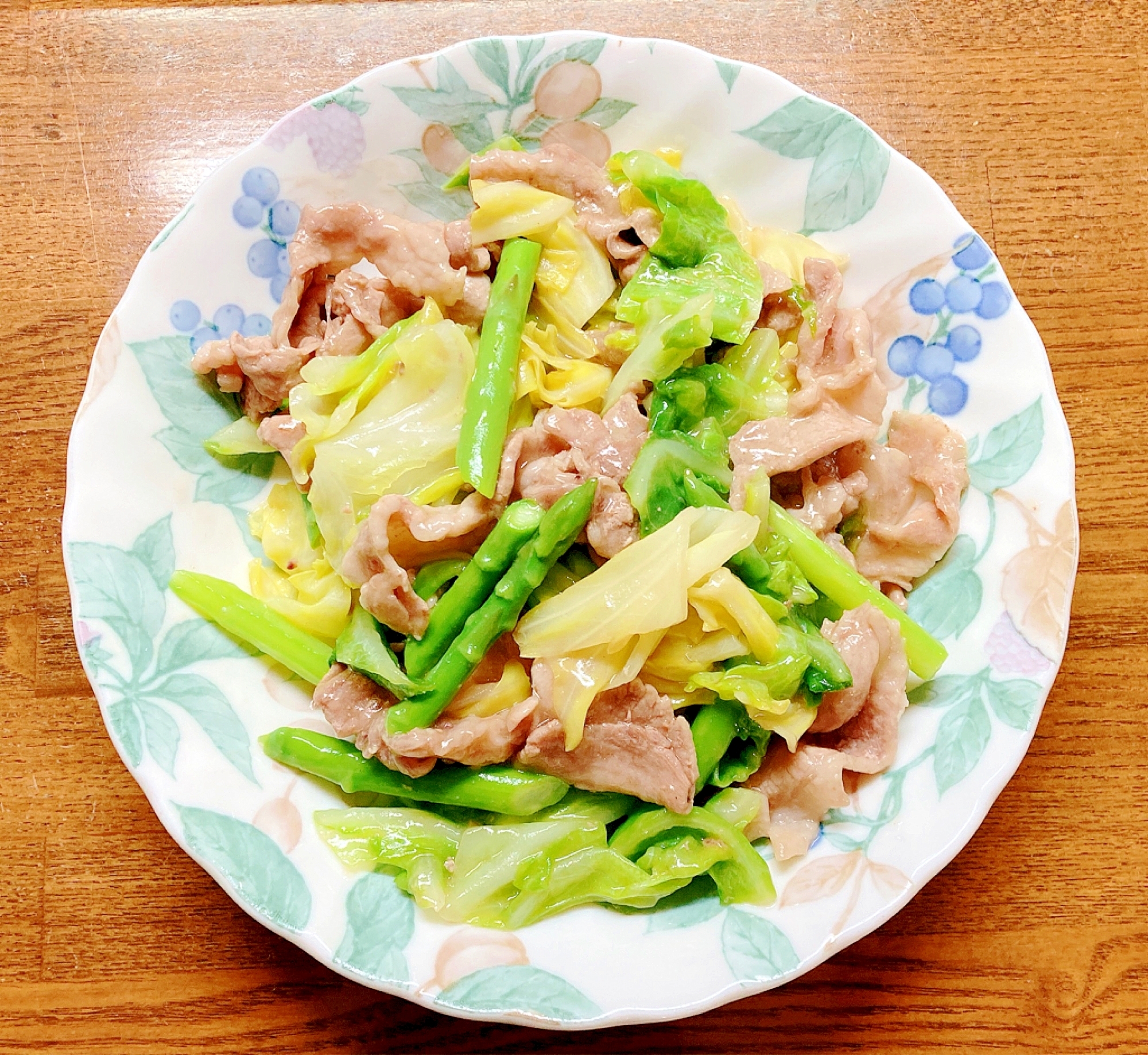 豚肉とキャベツとアスパラの塩だれ炒め