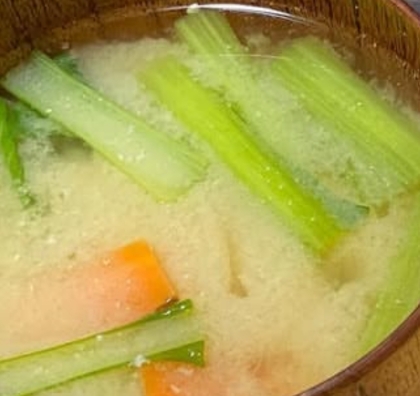 小松菜と人参と椎茸の味噌汁