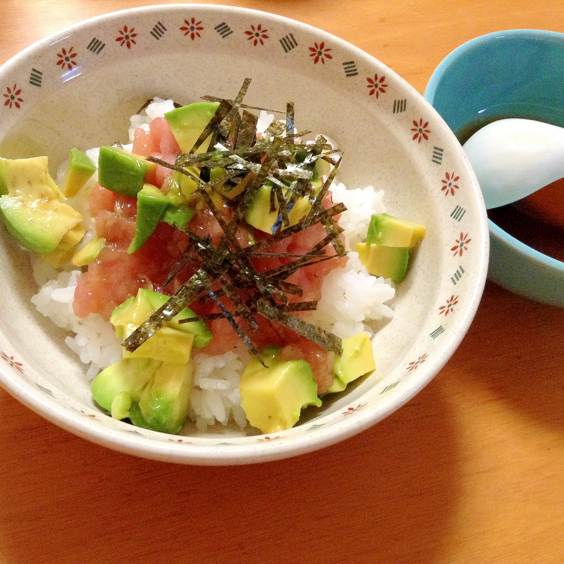 漬けまぐろアボカド丼