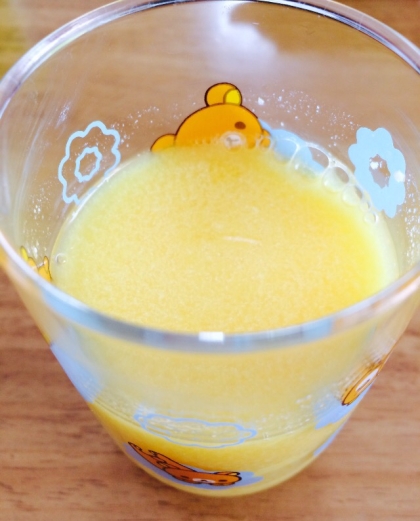 オレンジ風味のヨーグルトジュース