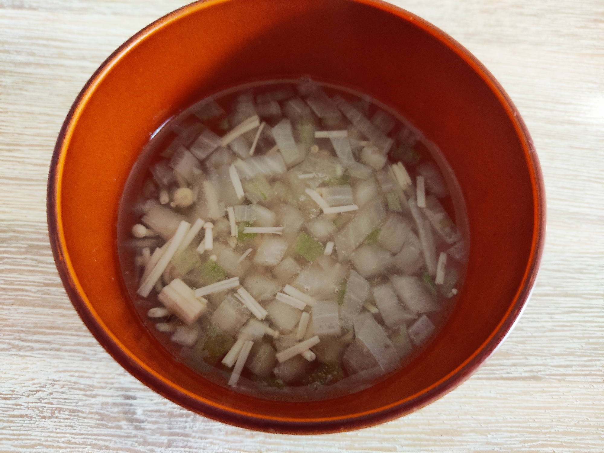 子どもも食べやすい☆新玉ねぎとえのきの中華スープ