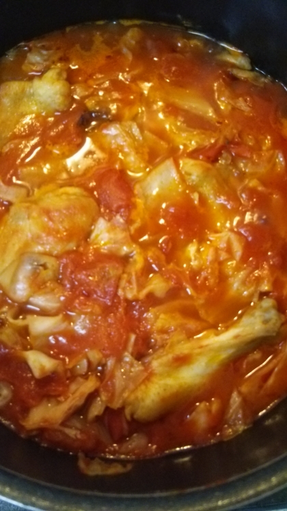 簡単で美味しい！　鶏手羽元とキャベツのトマト煮